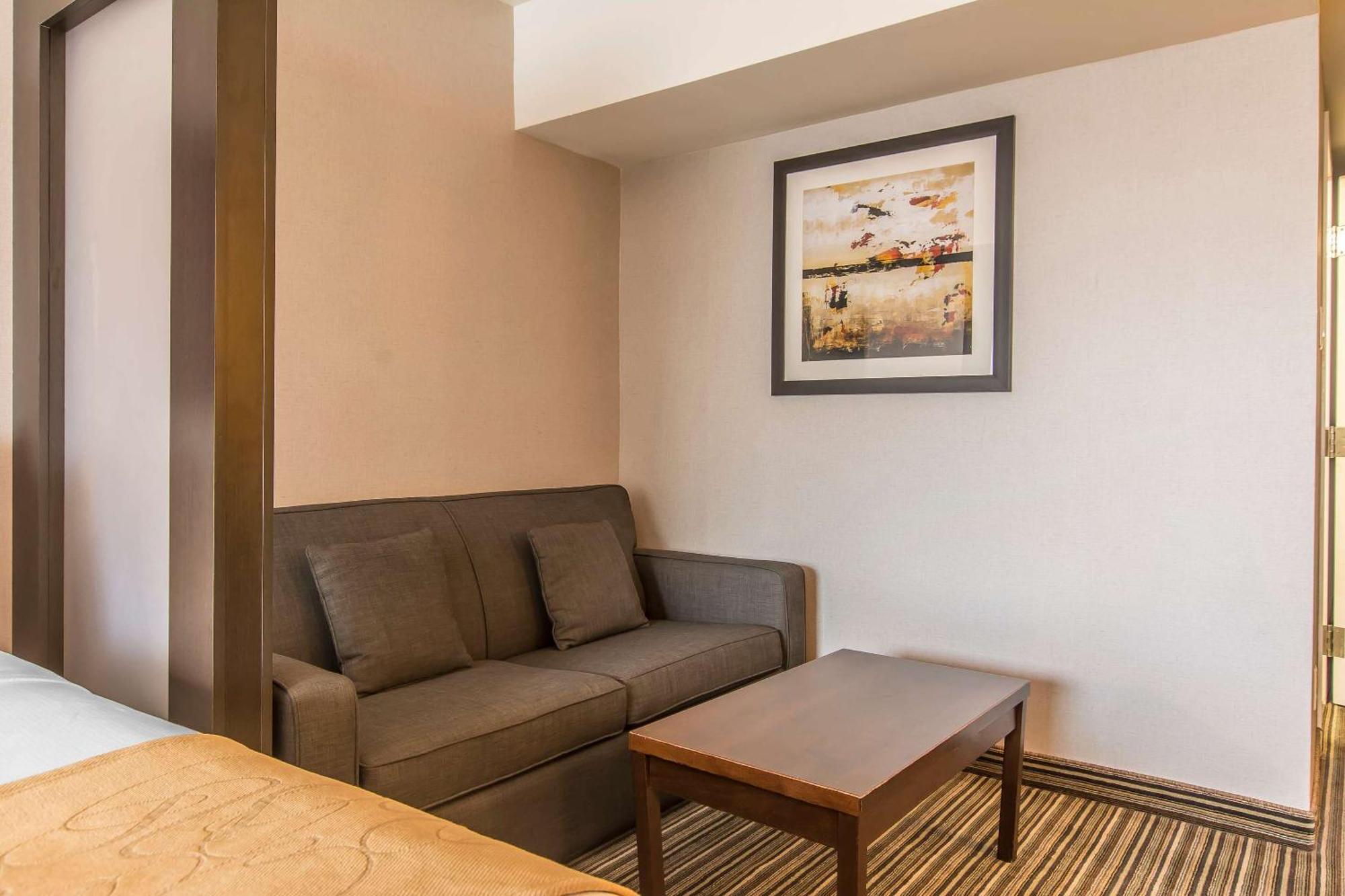 Comfort Suites Downtown Montreal Exterior foto