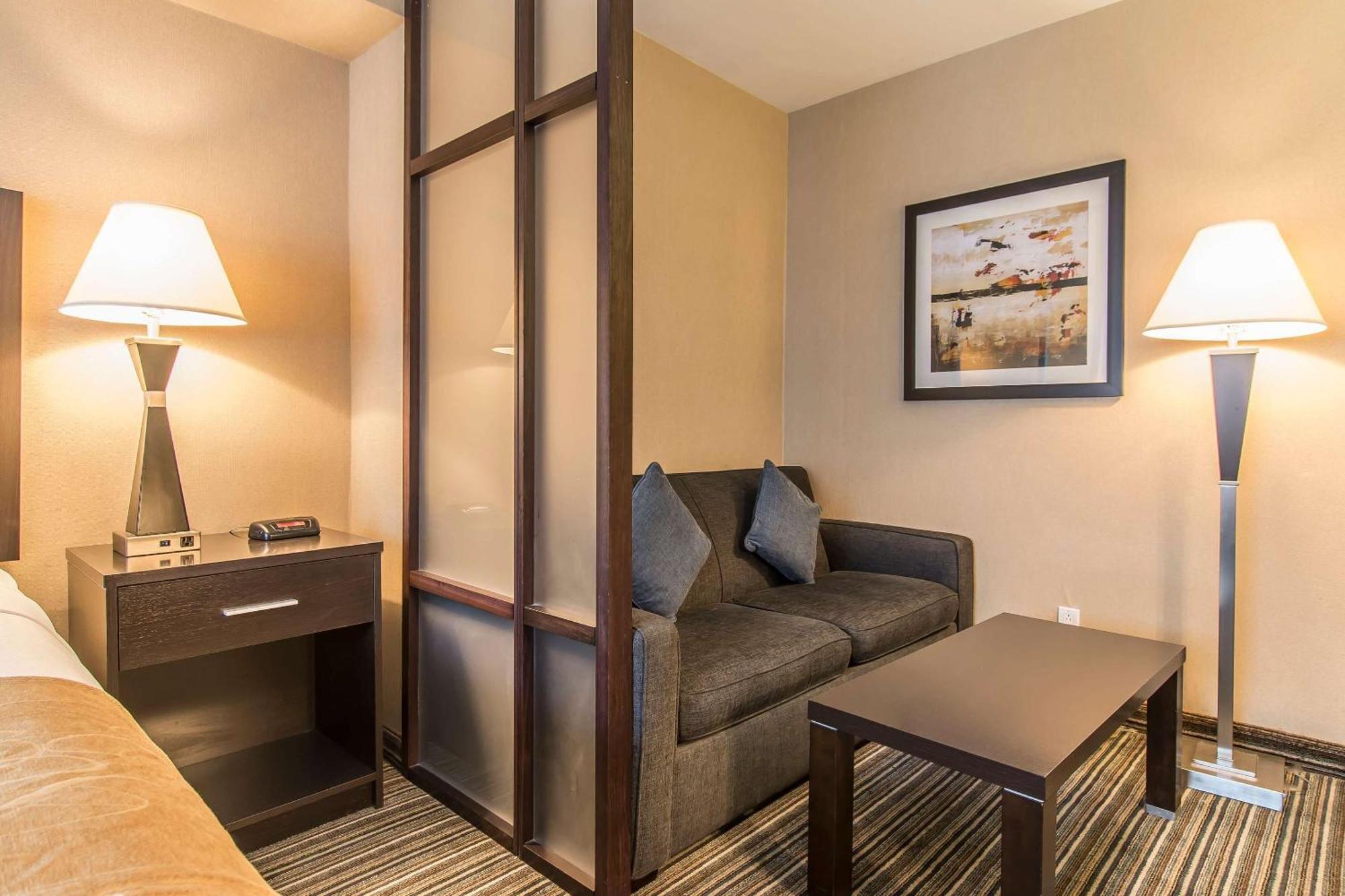 Comfort Suites Downtown Montreal Exterior foto